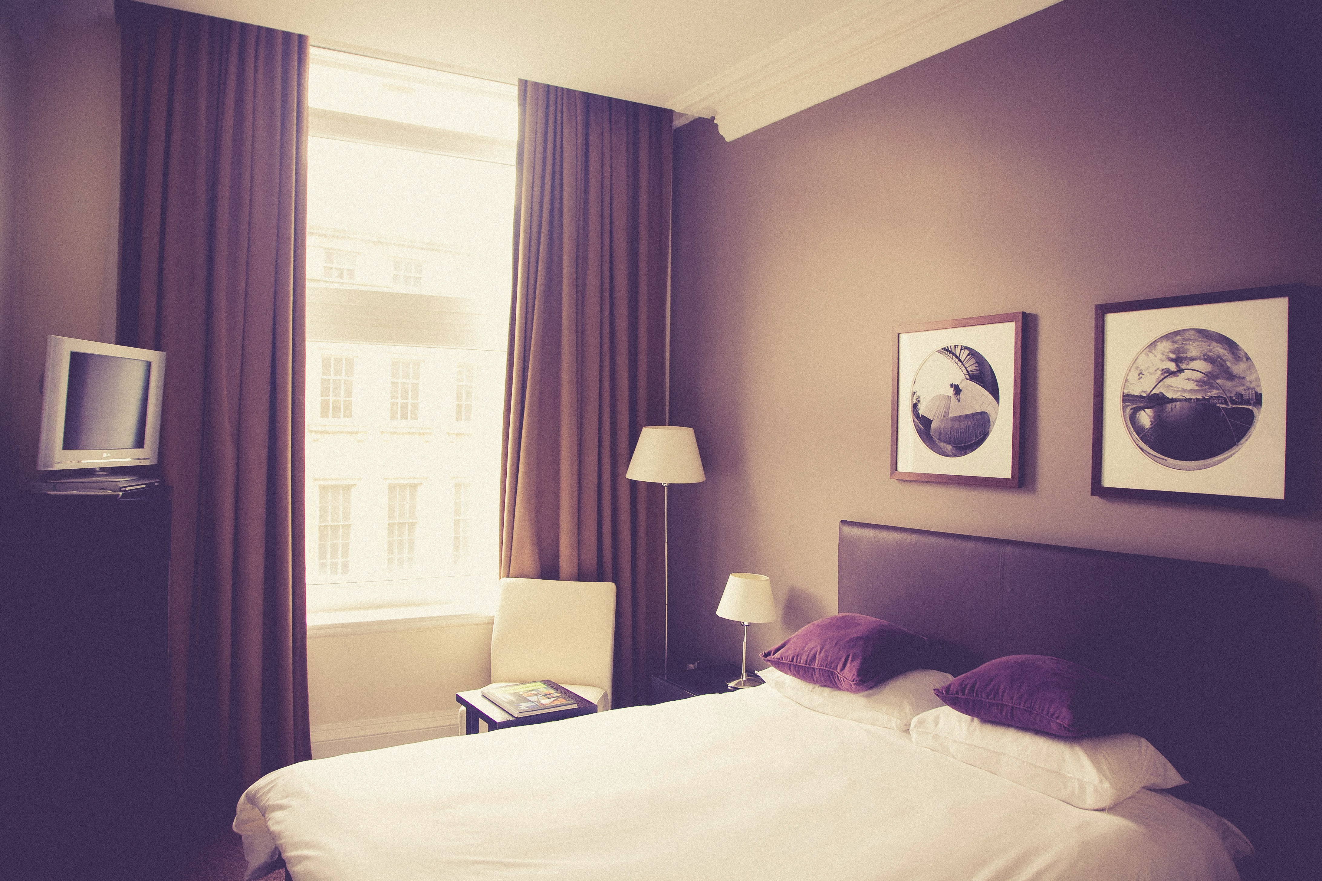 Appartement en location courte durée offrant plus d'espace et de confort qu'un hôtel, idéal pour un séjour en Provence.